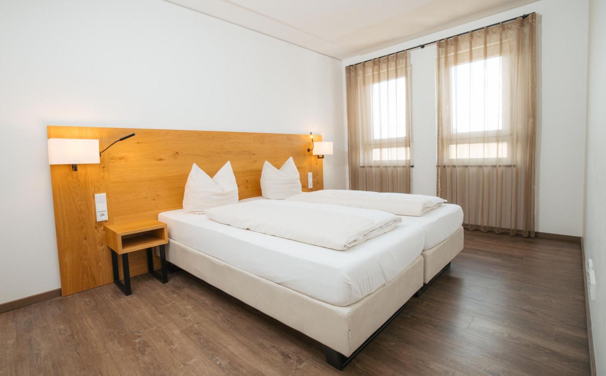 Hotel Poellners 20 Min Von Muenchen Hbf Petershausen ภายนอก รูปภาพ